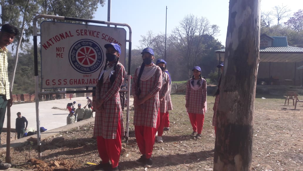 NSSRDChandigarh's tweet photo. #स्वयं_से_पहले_आप
#CleannessDrive by #NSSunit gsss Gharjarot, Kangra, Himachal Pradesh
@_NSSIndia @YASMinistry @KirenRijiju @PMOIndia @pibyas @PIB_India @CMOFFICEHP @Dattatreya @Rajkumarnss https://t.co/akl2daoLF1