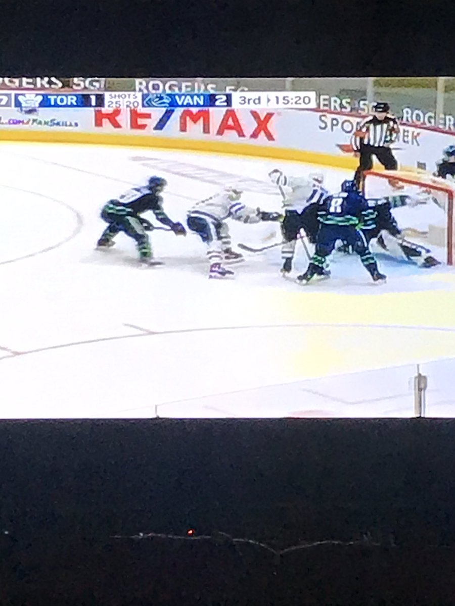 ParrySoundLife's tweet photo. I know Iโm watching the @MapleLeafs but all I see is @remax !! โค๏ธ Nice ad placement! #TEAMREMAX ๐ https://t.co/657YxKEQEs