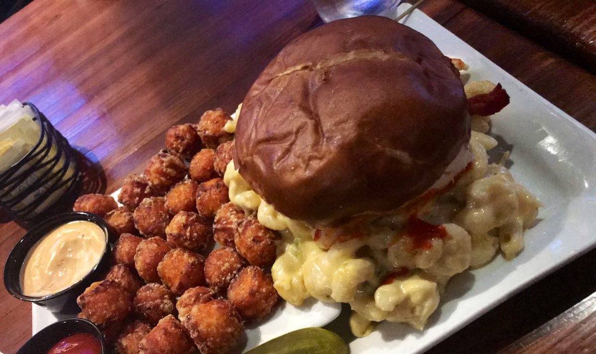 It’s the tots for me. iykyk 🍔🍽🌵 #AbsolutelyScottsdale #SupportLocal #ScottsdaleAz #MyPhx #ScottsdaleFoodie