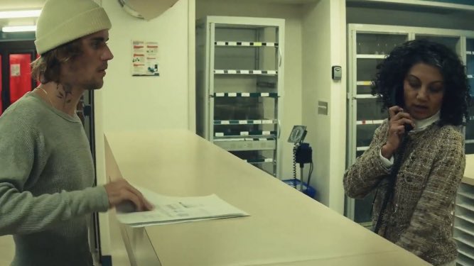 biebersdepths's tweet photo. the fact that Justin Bieber’s character was so poor and so desperate that he had no option but to resort to robbing a bank to pay his girlfriends medical bills speaks VOLUMES about real life circumstances and now i can see why he named the album JUSTICE #HoldOnTonight #HoldOn https://t.co/JBqtUXjVEk