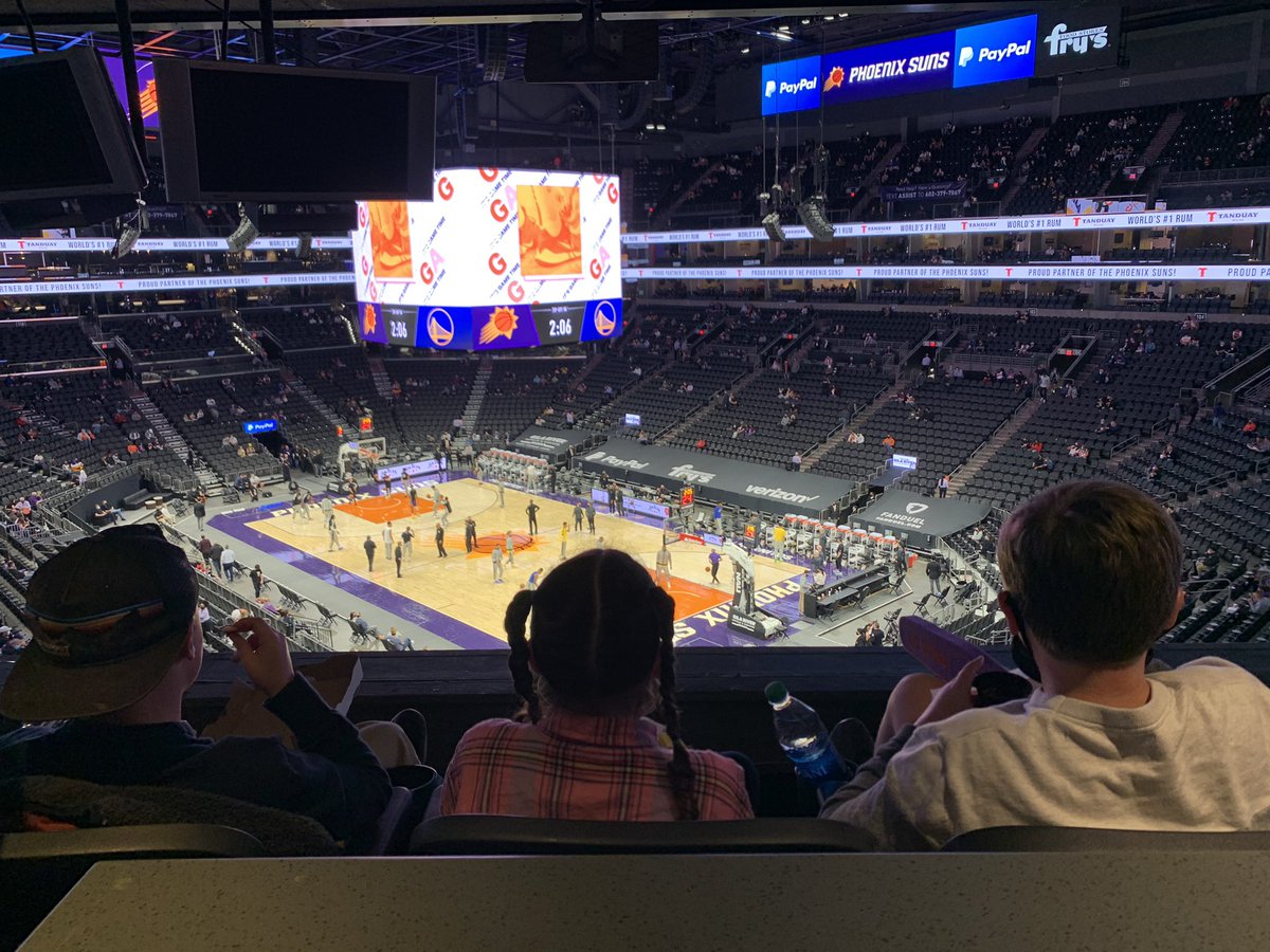 Forro40's tweet photo. First live sporting event in over a year. It feels good to see fans coming back into arenas. https://t.co/VwMXVN0zye