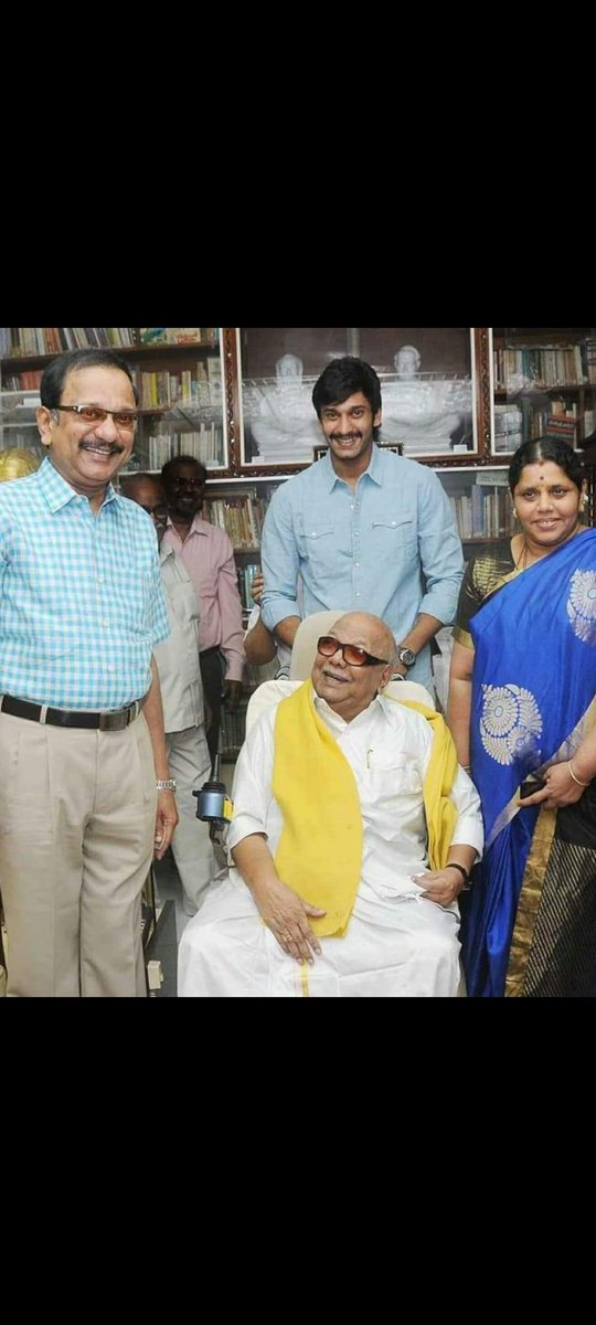 arulnithitamil's tweet photo. Happy wedding Anniversary Appa  Amma 😘😘😍😍 https://t.co/gf0RoVzwjY
