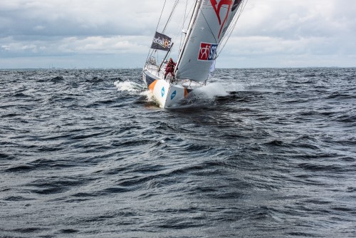 .<a href="/arihuusela/">Ari Huusela</a> tuli maaliin <a href="/VendeeGlobe/">Vendée Globe</a>:ssa noin klo 9:35 Suomen aikaa. Onnittelemme kipparia ja koko hänen tiimiään huikeasta saavutuksesta! 🤩 #SuperHappySailor #VahvaaMyötätuulta #sisu #Panasonic #Toughbook #VahvatYhdessä #VendeeGlobe2020 #VendeeGlobe hubs.ly/H0HMzpy0