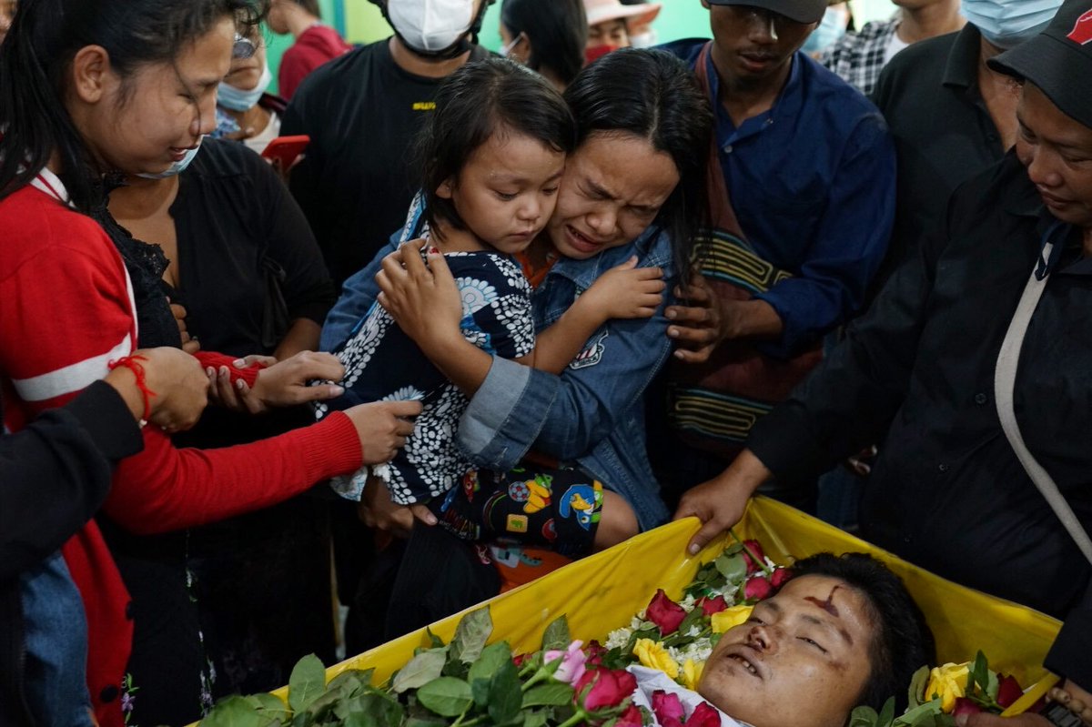 2/ The funerals for Ko Phoe Chit, 22, Ko Zwe Htet Soe, 26, and Ko Arkar Moe, 25, were held together at Yayway cemetery in Yangon. In this photo, Zwe Htet Soe’s family members stand over his coffin, which was later draped in a National League for Democracy flag.