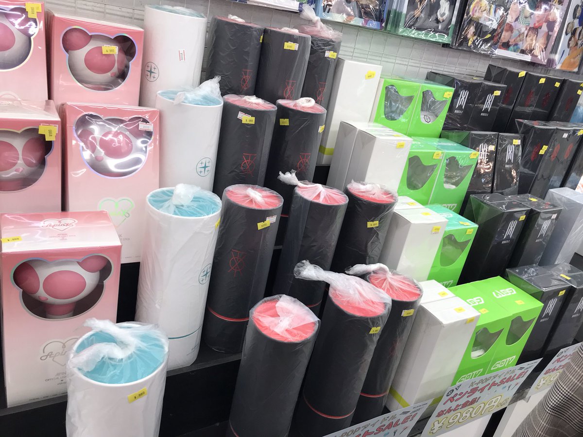 新大久保の韓流PLAZAってとこでペンライトが980+税で売ってた