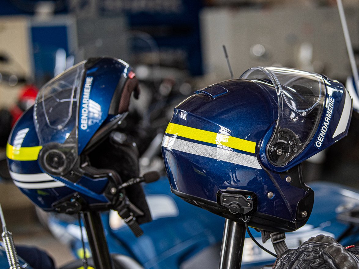 Gendarmerie_077's tweet photo. 11 jours après l'annonce officielle de leur séparation, on a retrouvé la trace des #DaftPunk en Seine-et-Marne.
➡️Reconversion réussie* : ils ont juste changé de casques.🎧
#HarderBetterFasterStronger #OneMoreTime
D'ailleurs, peut-être les apercevez-vous ici ou là...⬇️ https://t.co/GPaO27WaMj