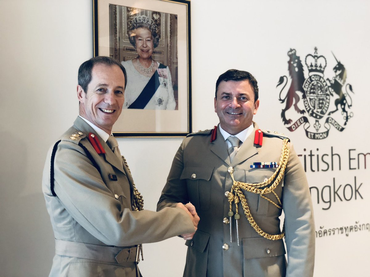 ukdefence_th's tweet photo. Today marks the completion of handover between Colonel Roger Lewis and the new Defence Attaché to Thailand Colonel Tony Stern. All of the best of luck for Col Roger and welcome Col Tony back to the region and start of his tour in Thailand. 🇬🇧🇹🇭 https://t.co/HWAzGAkmfx