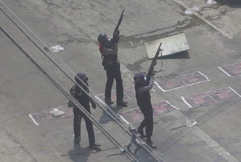 MinnSamuel's tweet photo. @Aafreen106 Let's get the record straight. Protests did not turn violent. It is the excessive lethal force - think five fighter jets dropping smoke bombs and strafing crowds with semi automatic live rounds. Don't forget scores of headshots by snipers of innocent civilians. @CIJ_ICJ @UN_HRC https://t.co/ezYx67tKFh