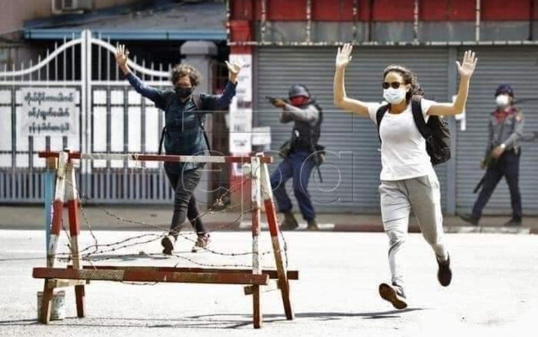 MinnSamuel's tweet photo. @Aafreen106 Let's get the record straight. Protests did not turn violent. It is the excessive lethal force - think five fighter jets dropping smoke bombs and strafing crowds with semi automatic live rounds. Don't forget scores of headshots by snipers of innocent civilians. @CIJ_ICJ @UN_HRC https://t.co/ezYx67tKFh