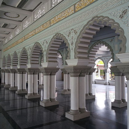 This evening we're visiting another mosque, Masjid Zahir (Zahir Mosque) in Alor Setar, in the State of Kedah, Malaysia. It's the state Mosque of Kedah and was built in 1912. They also hold annual Quran reading competitions at the mosque.