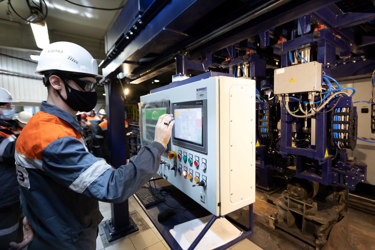 evraz_tagil's tweet photo. ЕВРАЗ ЗСМК модернизирует оборудование неразрушающего контроля рельсов

2 марта 2021 г. – В рельсобалочном цехе ЕВРАЗ ЗСМК реализуется проект по модернизации оборудования линий неразрушающего контроля 25-метровых и 100-метровых рельсов. Компания… https://t.co/WI8VgDuJsF https://t.co/6EuT1LbQq2
