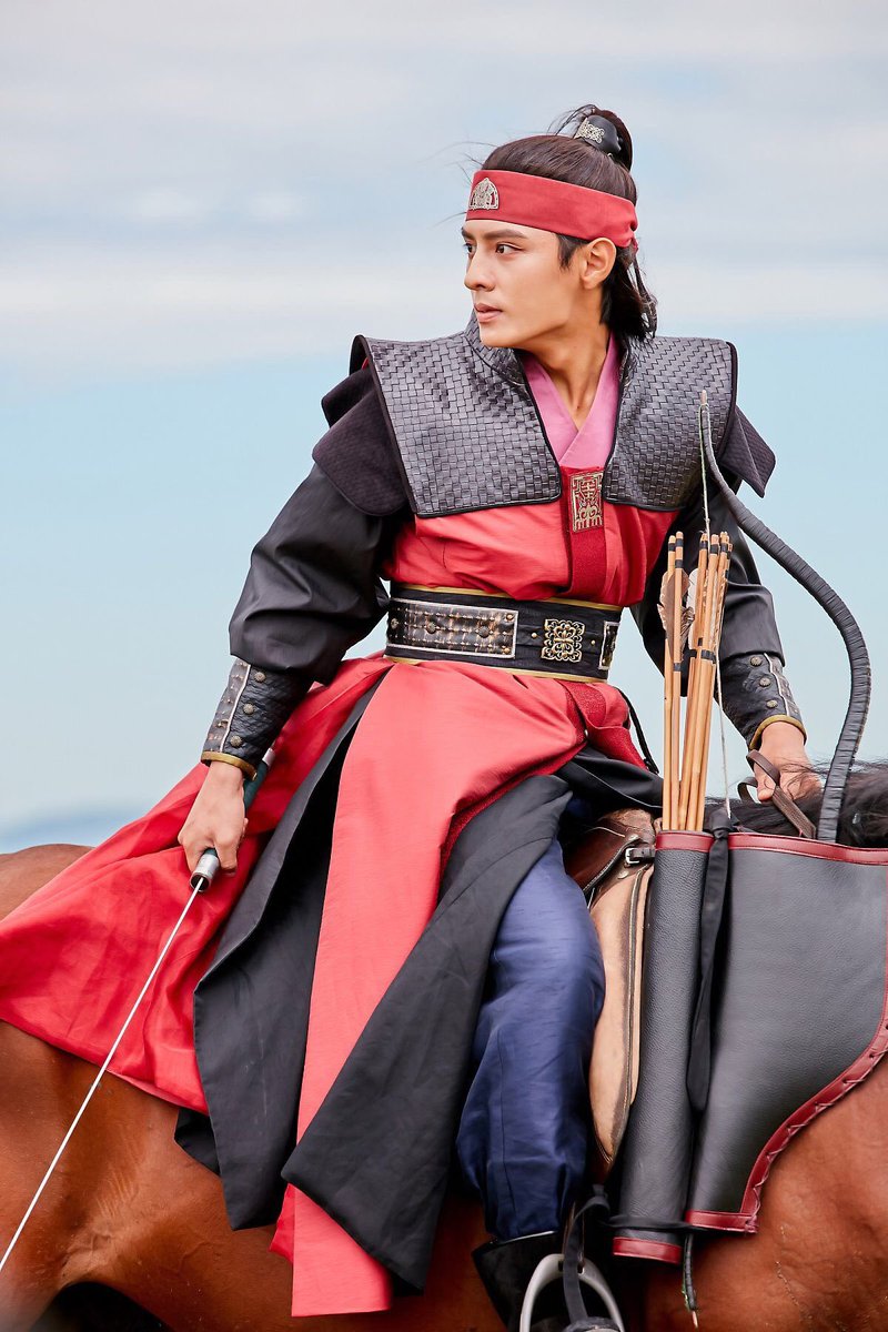 dand3lion_'s tweet photo. If you don’t know him, he is Ban Ryu in Hwarang #DoJihan #Banryu https://t.co/yIq35zs2VA