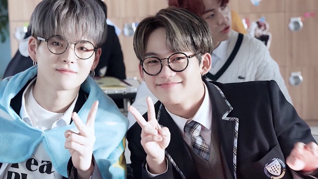 yoddaeng_'s tweet photo. they’re so adorable together 😭 

#yoshisuk #욧땡 
#CHOIHYUNSUK #YOSHI #최현석
#요시 @treasuremembers https://t.co/rHgMDoR4m5