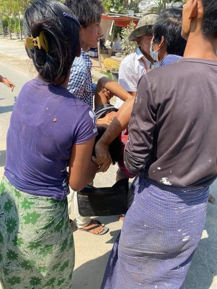 nanghtet_mn's tweet photo. He was shot to his neck by the Terrorists gp and now we heard he is dead. 
Terrorists abuse day by day. 
TW // Death
#Mar5Coup 
#WhatsHappeningInMyanmar
@freya_cole @RapporteurUn @UNHumanRights @KuhakanJiraporn @Juarawee https://t.co/5Kx0SnCanM