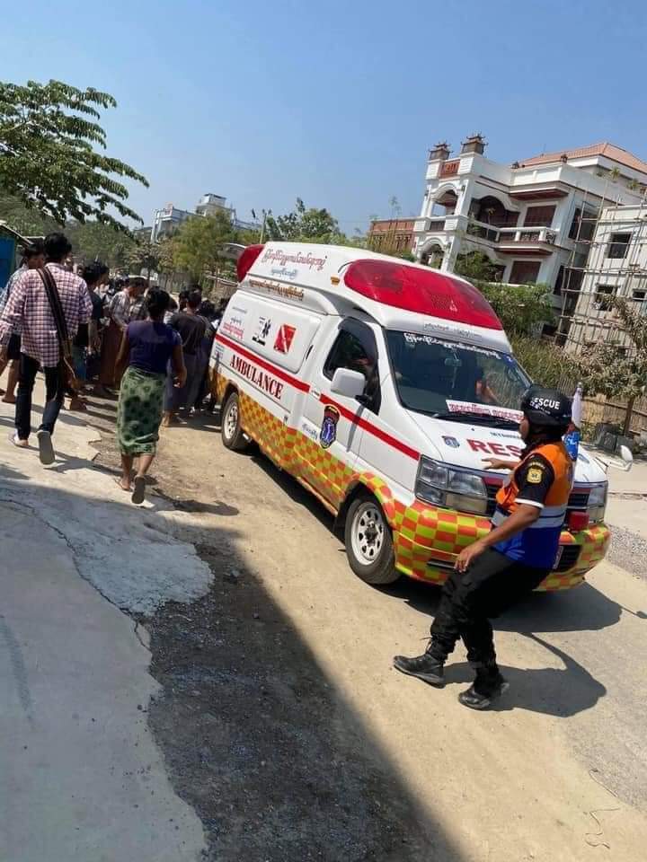 nanghtet_mn's tweet photo. He was shot to his neck by the Terrorists gp and now we heard he is dead. 
Terrorists abuse day by day. 
TW // Death
#Mar5Coup 
#WhatsHappeningInMyanmar
@freya_cole @RapporteurUn @UNHumanRights @KuhakanJiraporn @Juarawee https://t.co/5Kx0SnCanM