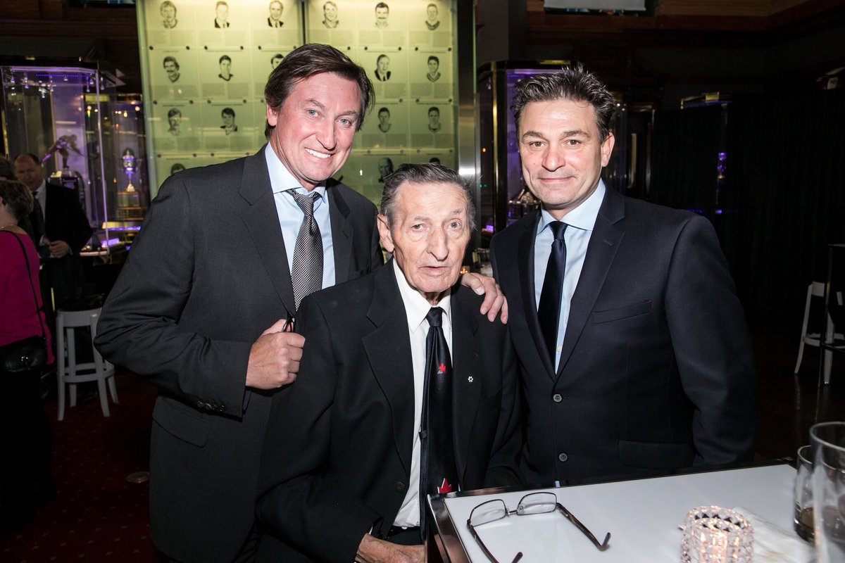 There was such an amazing bond between Walter and his family. He was so kind and generous to anyone he met. Sending love to the Gretzky family. This pic from the HHOF Centennial Greatest Team celebration in ‘17