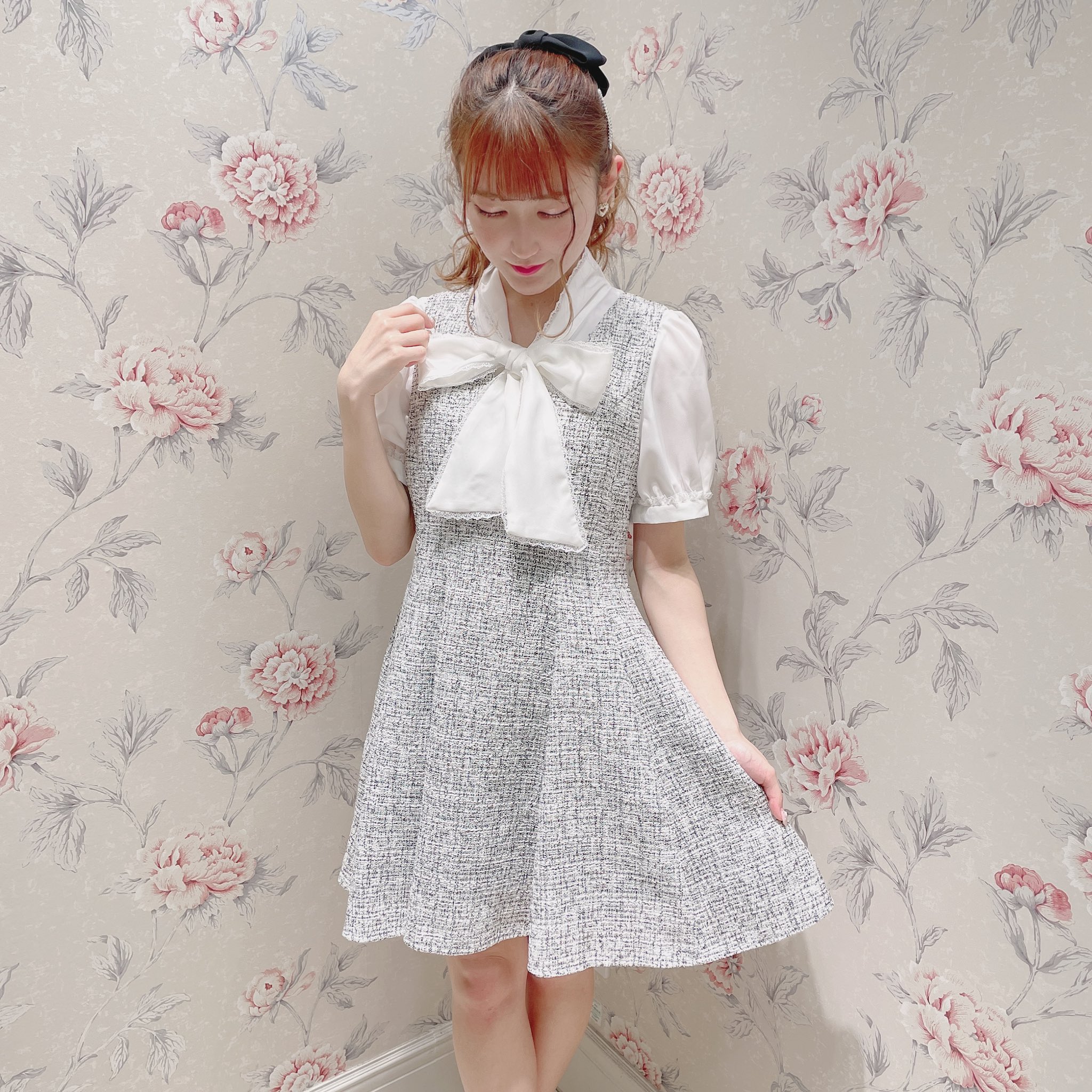 Evelyn Evelyn ラフォーレ原宿店 New Araival リボンブラウスワンピセット 9 800 Taxin 胸元の大きなリボンと 春らしいツイードが可愛いワンピースセットが入荷したので早速着てみました 裾がふんわりと広がってシルエットがとても