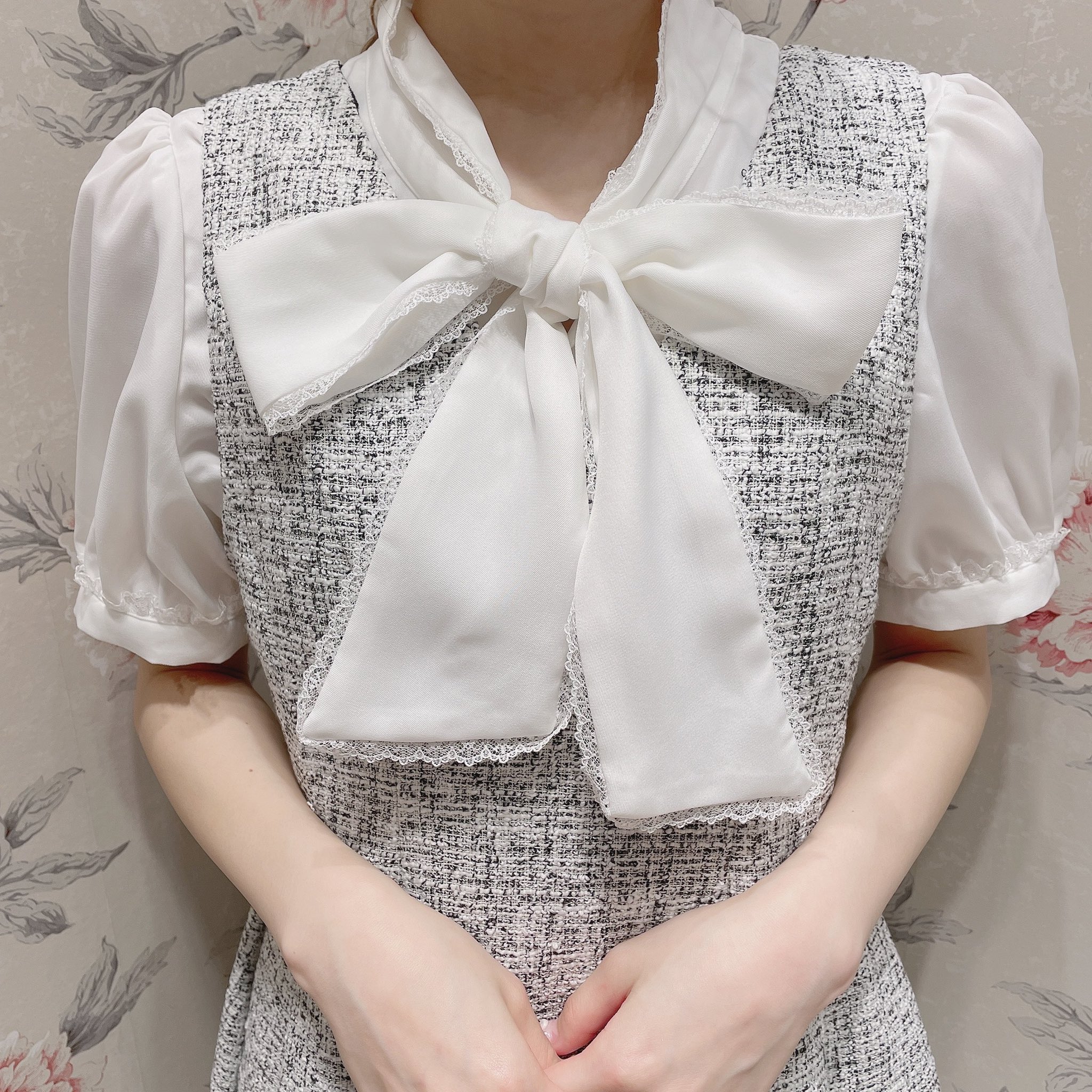 Evelyn Evelyn ラフォーレ原宿店 New Araival リボンブラウスワンピセット 9 800 Taxin 胸元の大きなリボンと 春らしいツイードが可愛いワンピースセットが入荷したので早速着てみました 裾がふんわりと広がってシルエットがとても