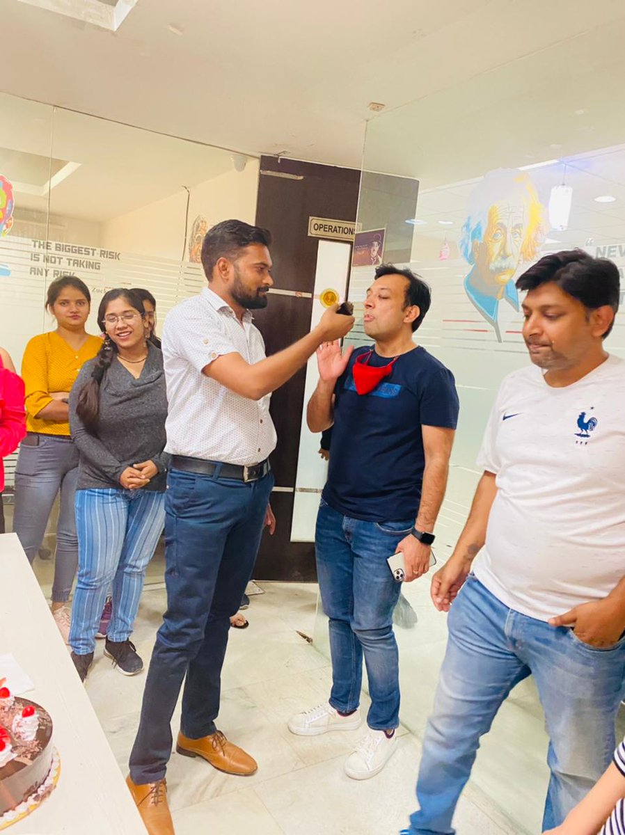 _yesmadam's tweet photo. Success is the sum of small efforts, repeated day in and day out and both, Mr Dan Singh and Ms Pratibha have worked relentlessly towards achieving the mutual goal. We congratulate the two for completing 4 whole years with Yes Madam. Happy work anniversary guys!
#teamYM https://t.co/xgHcwiW1sh