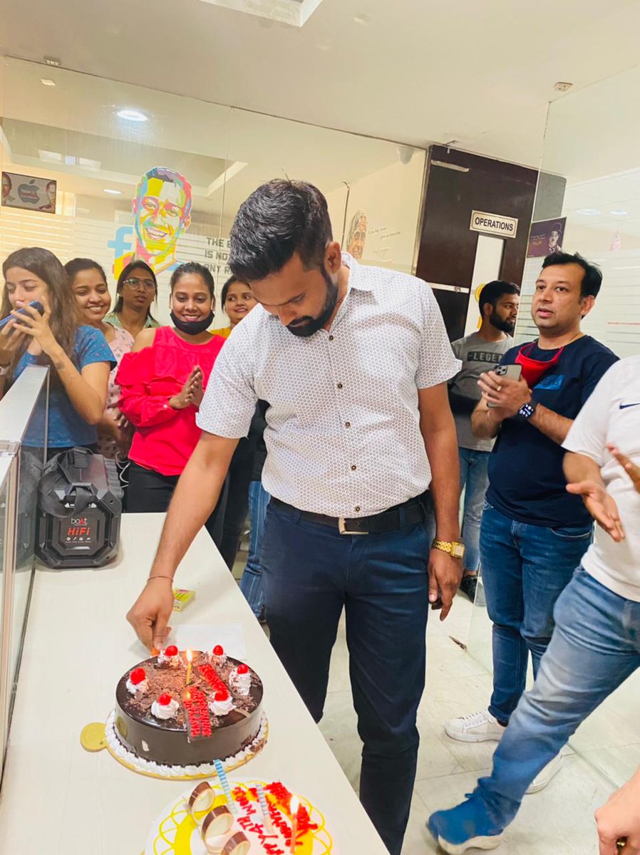 _yesmadam's tweet photo. Success is the sum of small efforts, repeated day in and day out and both, Mr Dan Singh and Ms Pratibha have worked relentlessly towards achieving the mutual goal. We congratulate the two for completing 4 whole years with Yes Madam. Happy work anniversary guys!
#teamYM https://t.co/xgHcwiW1sh