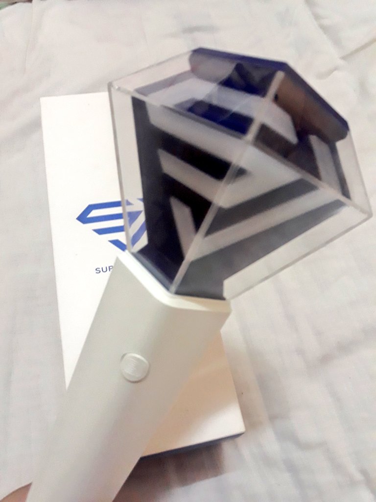happystationph's tweet photo. [WTS/LFB] SUPER JUNIOR LIGHTSTICK VERSION 2 / SJ LS V2

-used once during online concert last year, but only for a minute
-a bit of stain sa box

PRICE: P1,900 + lsf

MOP: GCash, BPI, UNIONBANK
MOD: ABest, same-day delivery https://t.co/2hhkP7SUbn