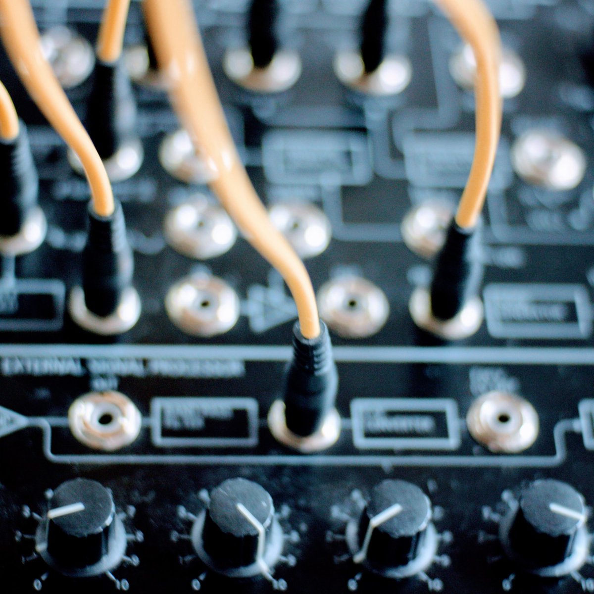 multicoremusic's tweet photo. #ms20mini #industrialmusic  #synthesizers #onlinemusicproduction #welovecables https://t.co/GjnHhEUxuW