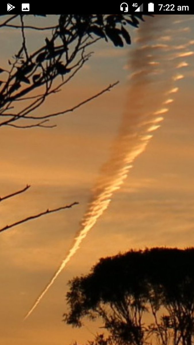 wanderinganimal's tweet photo. Remember(too young)how #Australia was before 2010?...
&all the way back 50-60 years ago till 10..sudden colour change in our skies, long persisting #contrails, never seen B4 yet #AskBOM lies "contrails"/suddenly no rain yet rainclouds were there, but aerosols soaked 99% moisture! https://t.co/sPxuGOXzT7