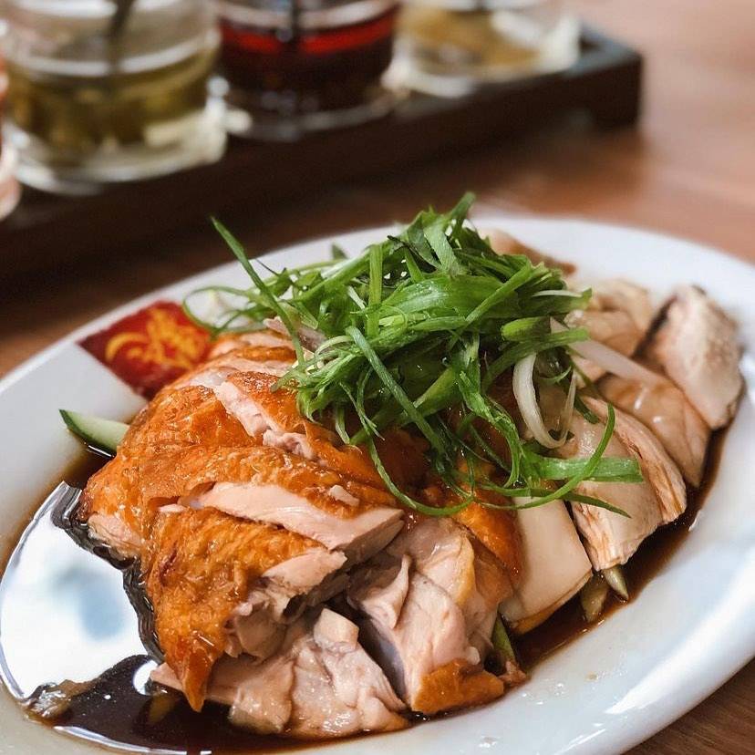 Nikmati salah satu menu favorite dari #WeeNamKeeJKT , Roasted Chicken! 

Yuk cobain Roasted Chicken @weenamkee_jkt di #LotteAvenue 3F! 

#weenamkeejkt #nasihainam #chinesefood #lotteavenue