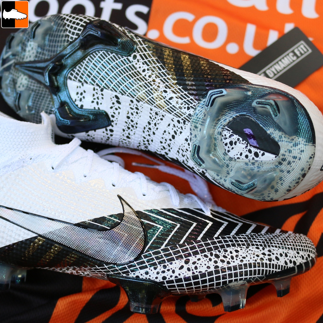 line 7 football boots