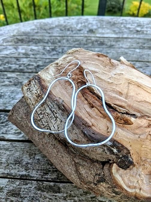 silveranvil1's tweet photo. Planning to make a #pear crumble for desert today, not sure where I got that idea...🤔😂 Sterling silver oversized #earrings @SurreyHillsEnt @birdyandblue @Xav_Anderson @aBasketOfBees @ https://t.co/Ny71f8ttYD