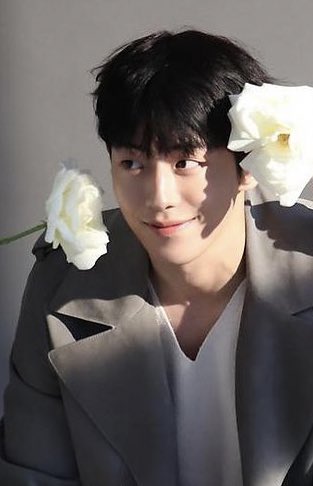 AtlasMason3's tweet photo. “Are not flowers the stars of the earth, and are not our stars the flowers of heaven. The flower that blooms in adversity is the most rare and beautiful of all.” 🐶🌸🐰

#SUZY #수지 #NamJooHyuk #남주혁 #TeamDosan #Dodal #스타트업 https://t.co/zGabdG8oKc