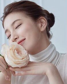 AtlasMason3's tweet photo. “Are not flowers the stars of the earth, and are not our stars the flowers of heaven. The flower that blooms in adversity is the most rare and beautiful of all.” 🐶🌸🐰

#SUZY #수지 #NamJooHyuk #남주혁 #TeamDosan #Dodal #스타트업 https://t.co/zGabdG8oKc
