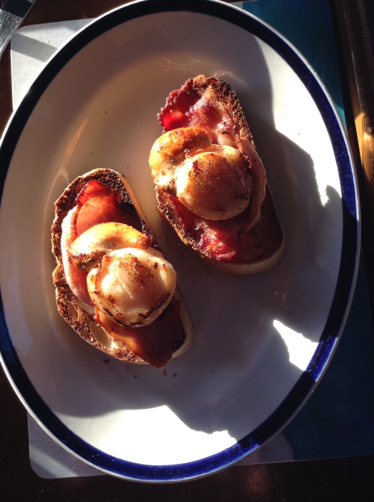 KintyreSmoked's tweet photo. A wee scallop n bacon for Sunday brunch..other tasty fish to munch? @EdFarmersMarket @EssentialEdin tomorrow ..have a day out..you know you deserve one..you might even have fun! See you soon campers..tell u wot wd b good with the scallops..some champers! https://t.co/CfUgHqmBpt