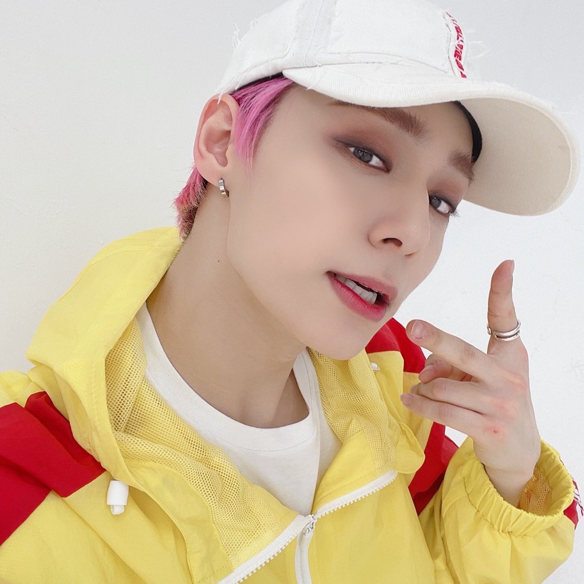 Mentions_Oneus's tweet photo. Reference: 

Rose, Daisy, Bluebell, Snowdrop, Tulips, Sunflower, Jasmine, Cherryblossom, Iris, Orchids, Lavender, Lily https://t.co/OAWiLMrKyx