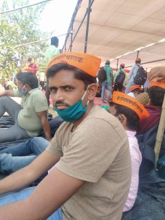 ashok7777chava2's tweet photo. @संगणक परिचालक मानवतेचा धर्म विसरले महा सरकार आघाडी सरकार मंगळवार को  आझाद मैदान भाहर किया रात को  १.३० दीड बजे हमे मुंबई पोलीस नो लाटी मार मार्कर भगा दिया  ट्रेन मे जबरदस्ती कोन से ही ट्रेन मे बैठा दिया . हम तो न्याय मागणे थें https://t.co/9cPPynEeNp