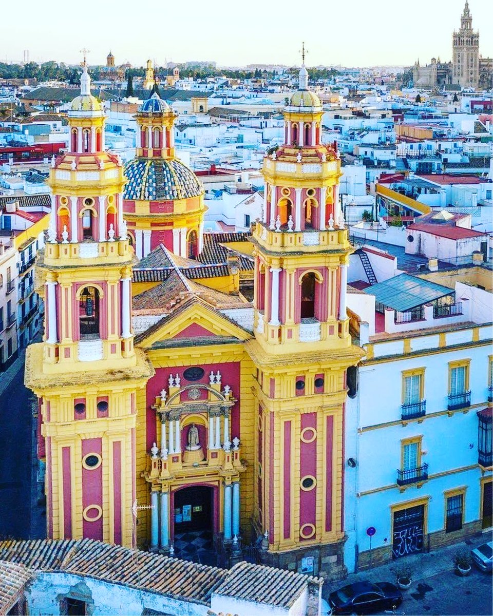 freetoursevill's tweet photo. Colores deslumbrantes y al fondo protege La Giralda.
#sevilla #sevillahoy #sevillagram #Sevillafc #sevillanas #sevillatattoo #SevillaNightclub #SevilladeModa #sevillaintensamente #sevillaeste #Sevillana #sevillatieneuncolorespecial #SevilladeFiesta #sevillafood #mequedoenespaña https://t.co/r6PsNMiaPT