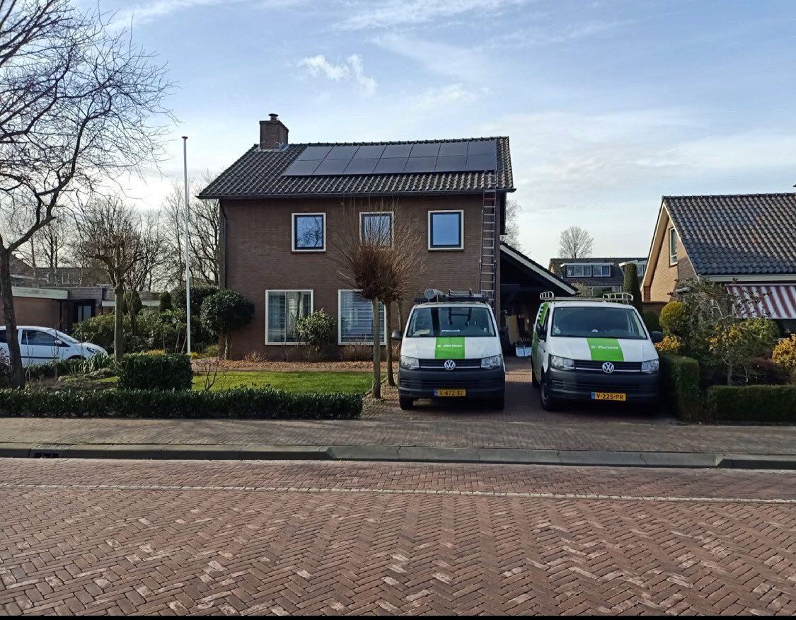 DEPartner's tweet photo. Een tevreden klant na het plaatsen van in totaal 29 zonnepanelen. Wilt u ook voorzien worden van zonnepanelen? Maak dan een afspraak op onze website: https://t.co/piup3MW3wW    #departner #zonnepanelen #duurzaamheid #energiebesparing #afspraakmaken https://t.co/Wwz5SCThod
