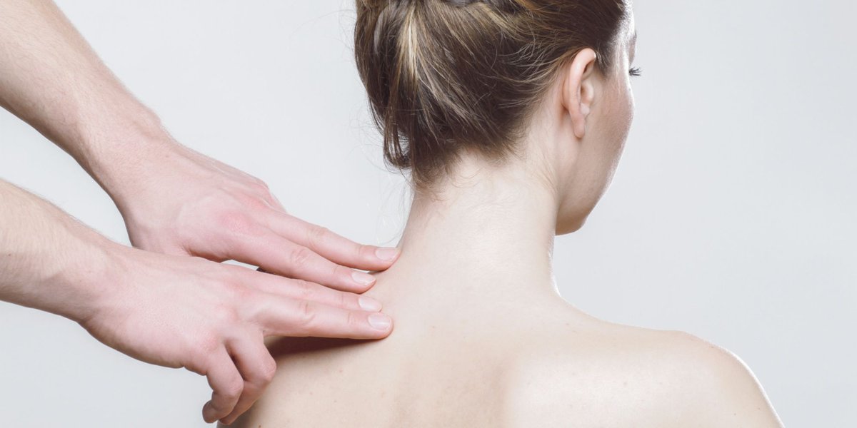 À la faveur du #confinement et du #teletravail les maux de dos sont devenus de plus en plus récurrents. Mauvaise posture, position assise prolongée, #sedentarite...  Comment ménager son dos au #quotidien ?

Lien : buff.ly/3dXNJtD