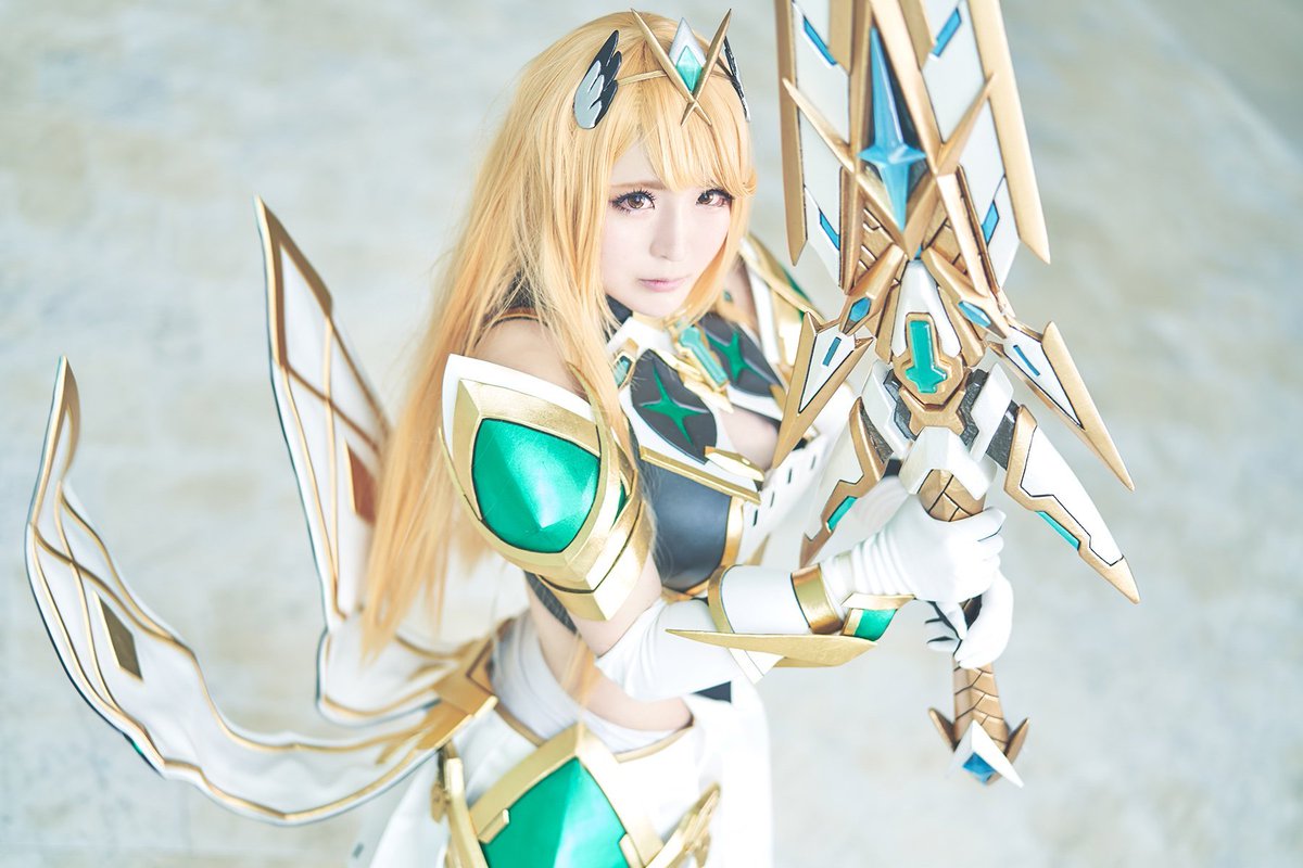 Mythra Cosplay: Smash Ultimate’s Newest Character Shows Off Incredible Cost...