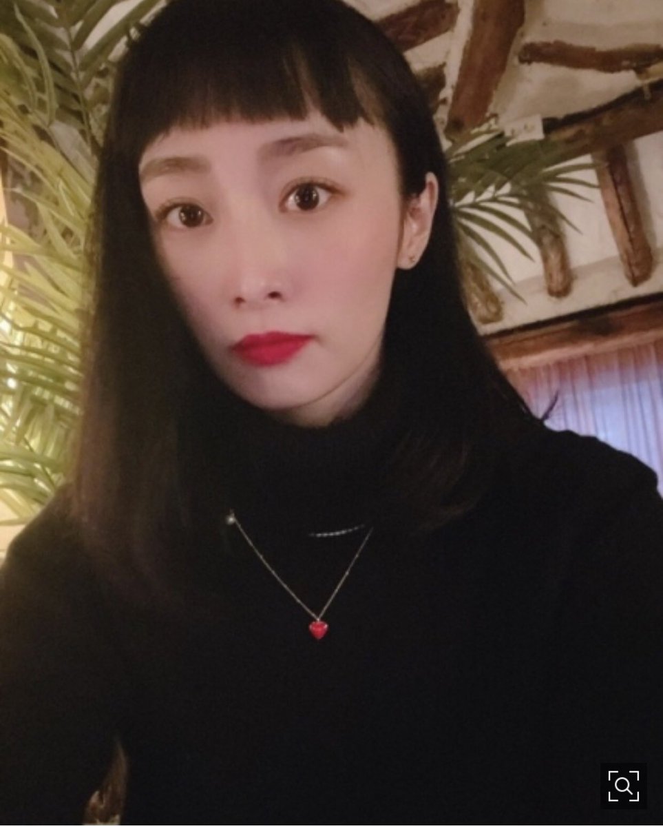 Nicole Always Smile Kara出身のニコル 愛らしさの標本 前髪が短くなるほど可愛いね T Co Ixcurcgi16 黒髪と対照的なレッドリップはニコルの 目立つ 魅力を一層際立たせた ニコルのこのような愛らしい姿はファンの心をとらえた Coletime