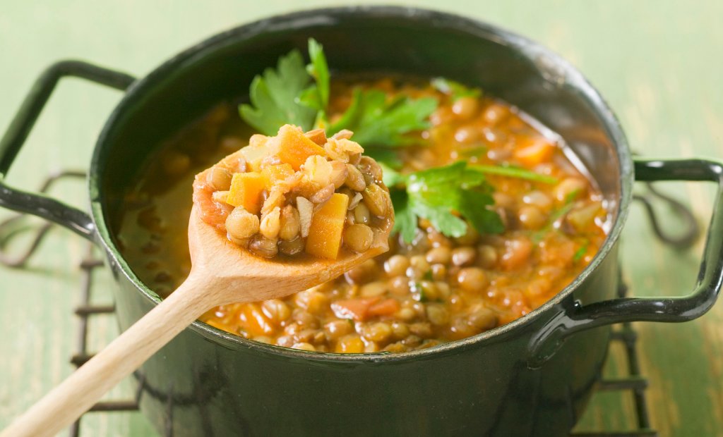 🥘 Algunos platos de #legumbres, como las #lentejas, nos hacen pensar que requieren mucho trabajo o un nivel alto de cocina

❌ ¡No es así! Para animaros a #cocinar y #ComerLegumbres, os damos el truco para que las #lentejas siempre os queden al punto 👌
elespanol.com/ciencia/nutric…