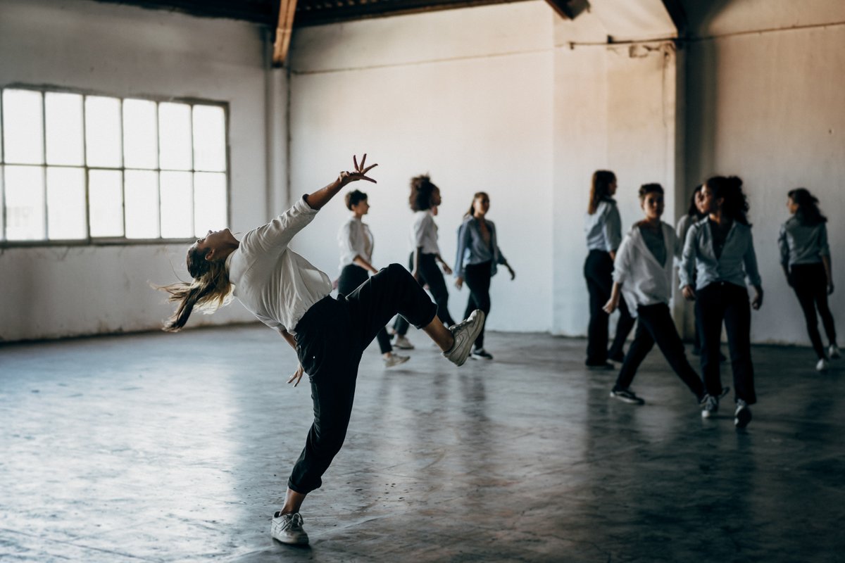 fre3bodies's tweet photo. 😱 J-1 before our cast of 20-21 presents (RE)PLAY, our three-bill program with choreographies of Marion Castaillet, Nadine Gerspacher and Nico Ricchini.

📸Nicolas Clausen https://t.co/KTJoYix2Ae