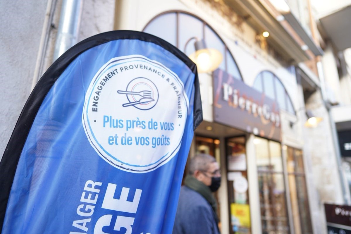 Fromagers's tweet photo. Visite d'@alaingriset aux acteurs de la filière en Haute-Savoie. Rappel de la situation de nos TPE/PME directement impactées par la chute des marchés du tourisme et de l'hôtellerie/restauration.
Des entreprises résiliantes comme #PierreGAY qui continue à recruter et à former https://t.co/msCug5E5Qy