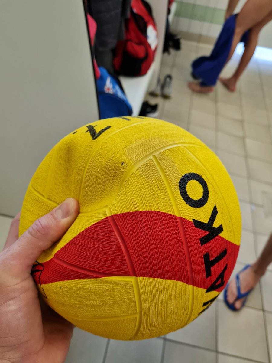 MathieuPeisson's tweet photo. 2 ème jour d'entraînement... avec les Ballons tout neuf ...
#Watko la meilleure qualité pour le haut niveau ... 👍🏼👍🏼👍🏼👌🏼
Première fois de mes 25 ans de carrière que je vois ça ...
Bravo #ffn de nous offrir les meilleurs conditions 🤗❤😘
#12€ 👌🏼 https://t.co/VH5RyCtaZN