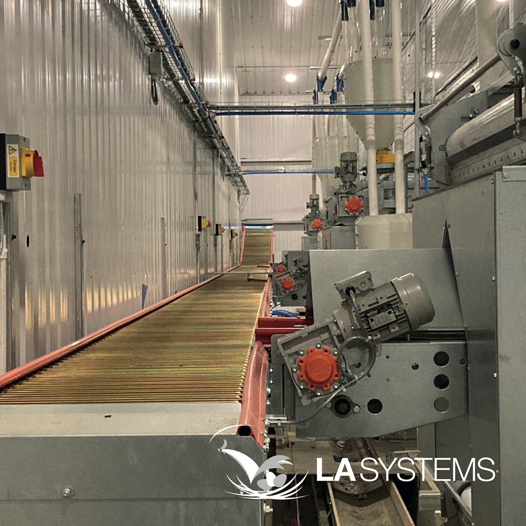 LA_Systems_Ltd's tweet photo. Brand new 16,000 bird Landmeco multi-tier shed fully completed and handed over to the customer in the South West๐.
Brilliant work from everyone involved!
@HATO_lighting , @stienenvent, @lubinguk, @CollinsonAgri .
#projectcomplete #layersolutions #ukpoultry #committedtopoultry https://t.co/JaEzj9E3KP
