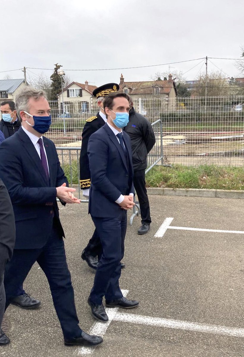 JBLemoyne's tweet photo. Demain s’invente à Auxerre, dans l’Yonne !
➡️ Très heureux d’accueillir mon collègue @Djebbari_JB pour lancer l’écosystème territorial #hydrogène de l’Auxerrois. Les trains de la @bfc_region et les bus de la CA de l’Auxerrois y seront alimentés en hydrogène vert. #Mobilités https://t.co/zlxxgWK69i
