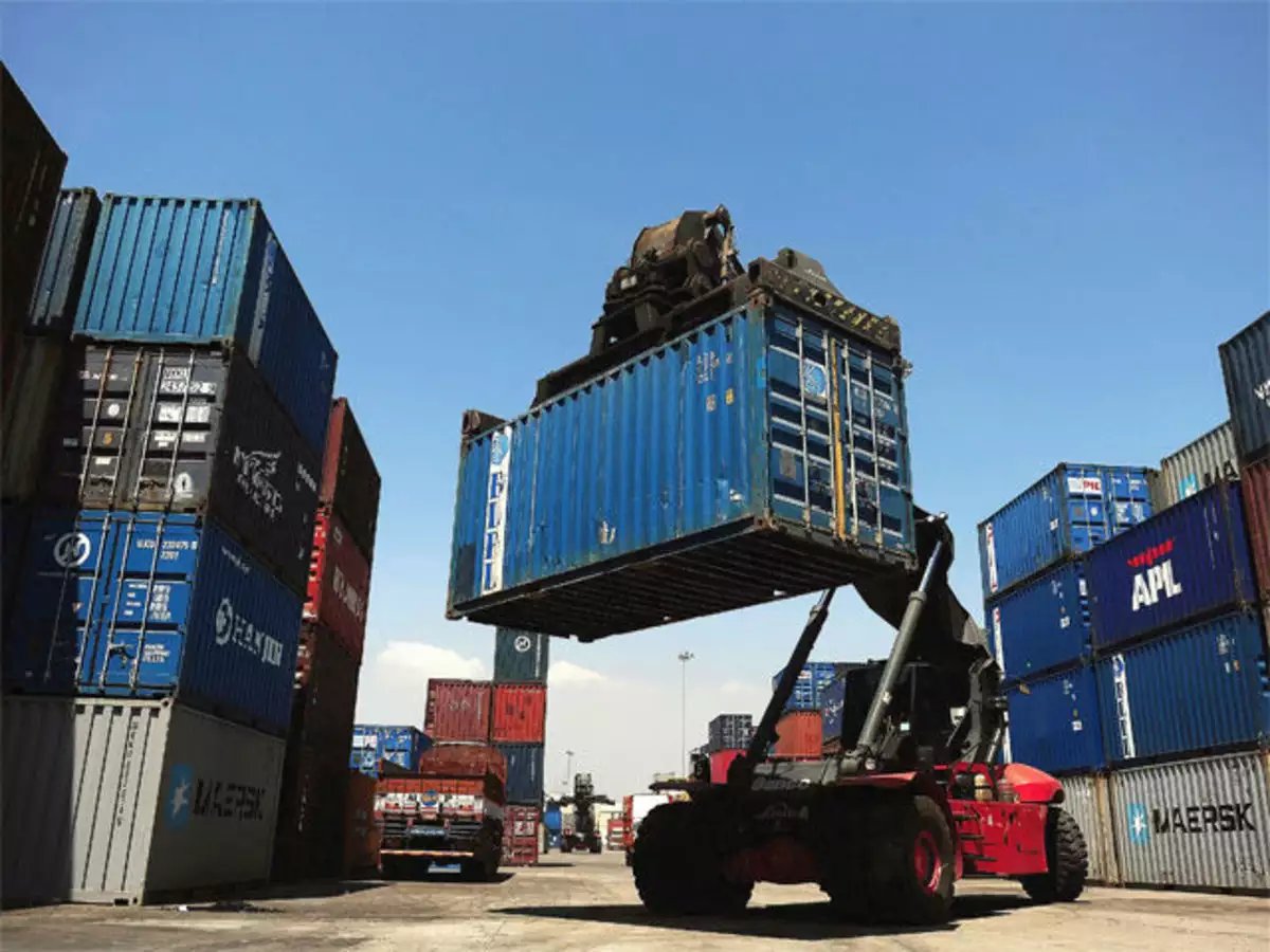 ETNOWlive's tweet photo. Is looking at procuring indigenous manufactured containers. Have requirement for 8000 containers over next 5 years. Indian entities keen on manufacturing containers in India: @concor_india (From Agencies) https://t.co/8qBbrJUCg2