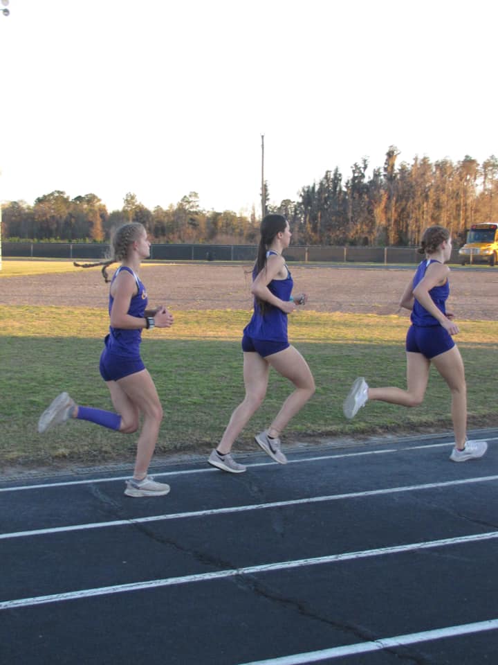 TigerTownCHS's tweet photo. Our CHS track team had their first meet @ Hamilton High School yesterday. They showed up and showed Out! Way to #BringYourBest tigers π
#backthetrack
Please help support the project to resurface the track so we can host some home meets:
https://t.co/S6UvgRC1AS https://t.co/Laz2RJTbek