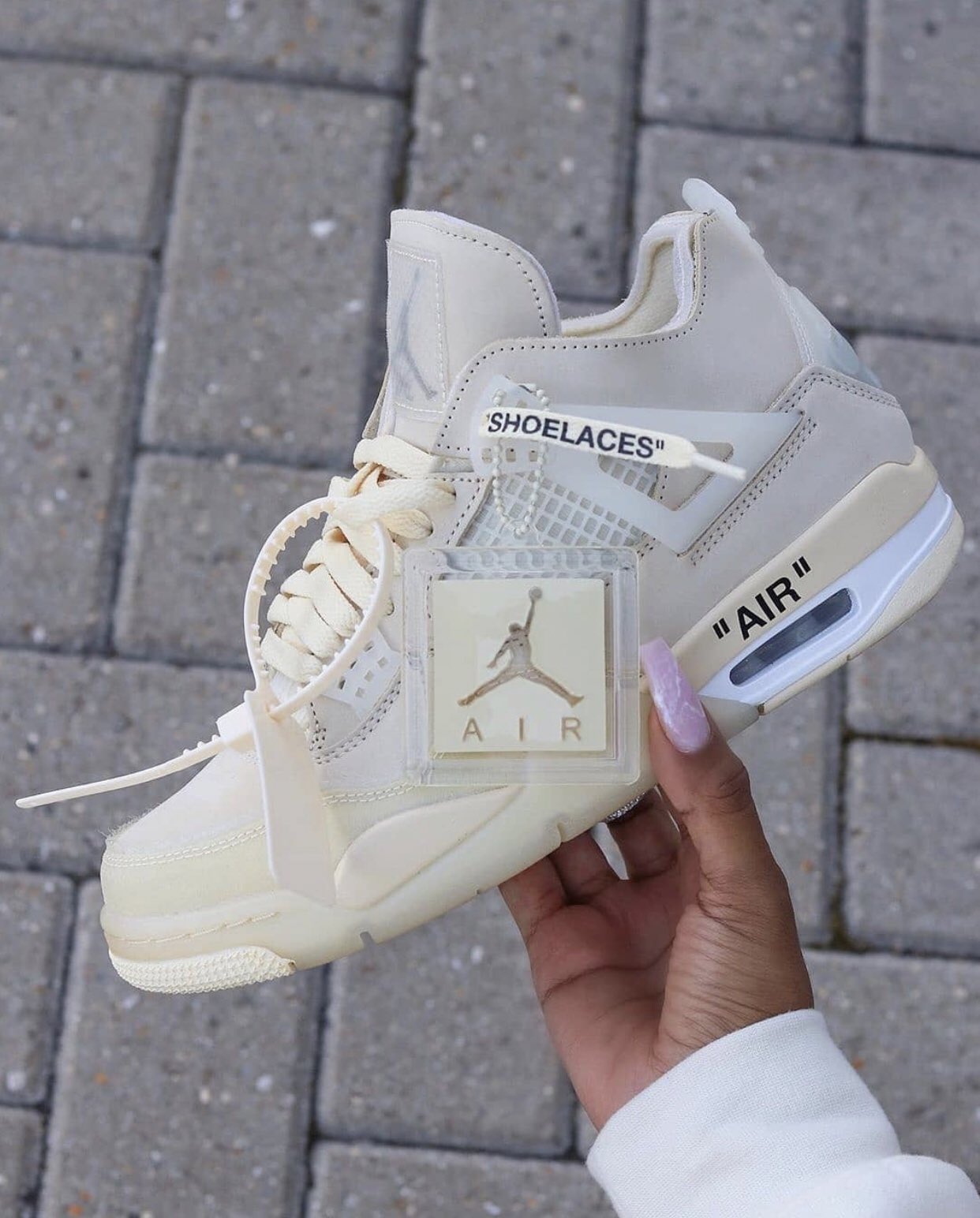 まさひろOff-White × Nike Air Jordan 4 Nike｜セイルカラーで統一された Off-White™コラボの エア