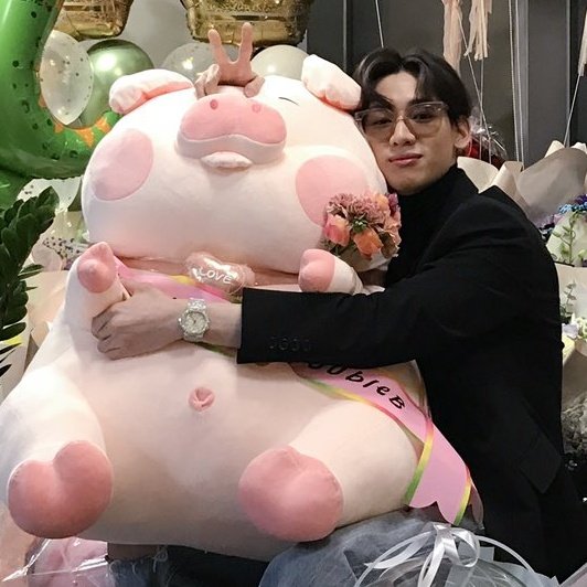 how he can be so cute 🥺🥺